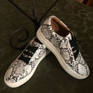 Report Black/White Tennis Shoe